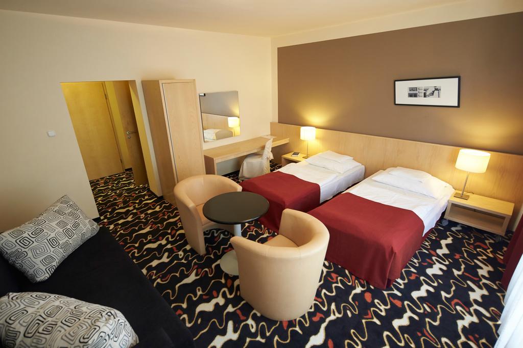 Hotel Laterum Pécs Eksteriør bilde